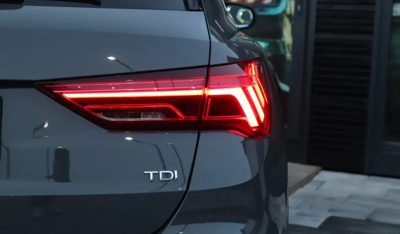 
								Audi Q3 full									